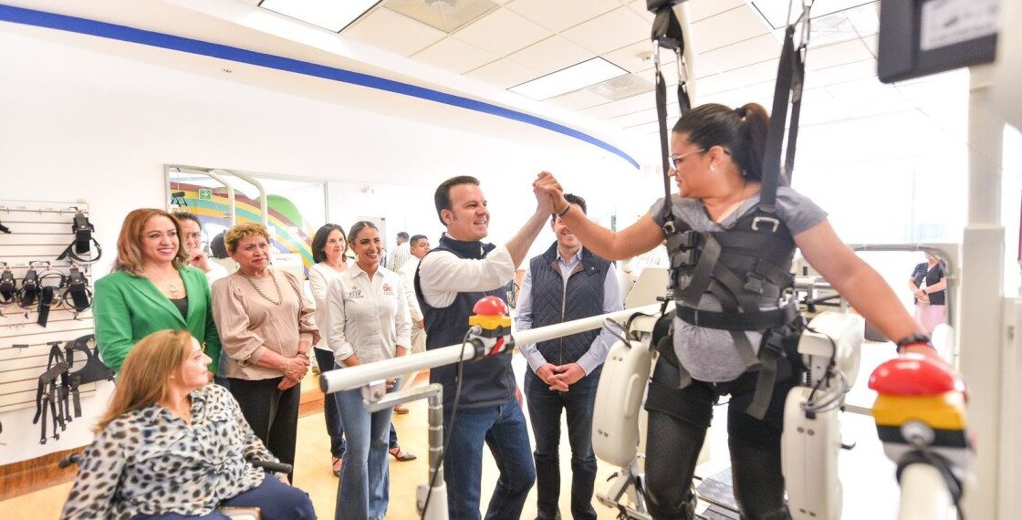 Luego de cuatro años sin funcionar, rescatan Marisol y Esteban el robot Lokomat del CREE