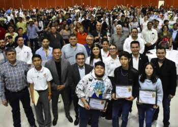 Festeja Ayuntamiento de Gómez Palacio a estudiantes en su día