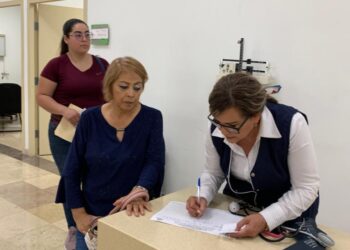 Culmina revisión a pacientes que serán operados de cataratas