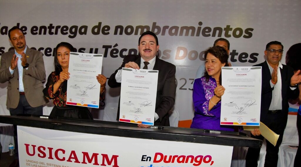 Certeza laboral para más de 700 maestros; Gobierno de Esteban les cumple con plazas definitivas