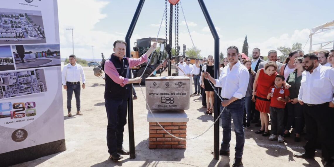 …tambieeén Toño y Esteban pusieron la primera piedra del nuevo Hospital del Niño Durango 460