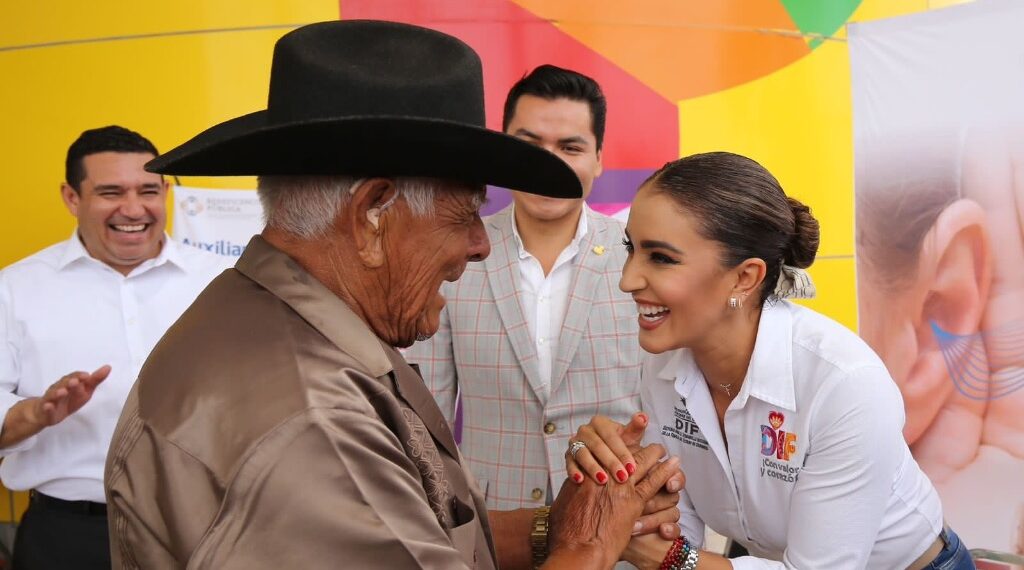 Recuperan la audición y la esperanza, miles de duranguenses con entrega de aparatos auditivos por parte de Marisol y Esteban