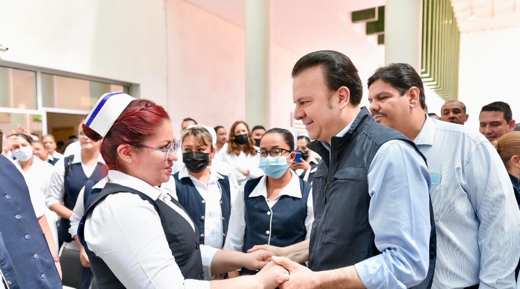 Esteban cumple sueño de laguneros con equipamiento oncológico al nuevo Hospital de Gómez Palacio