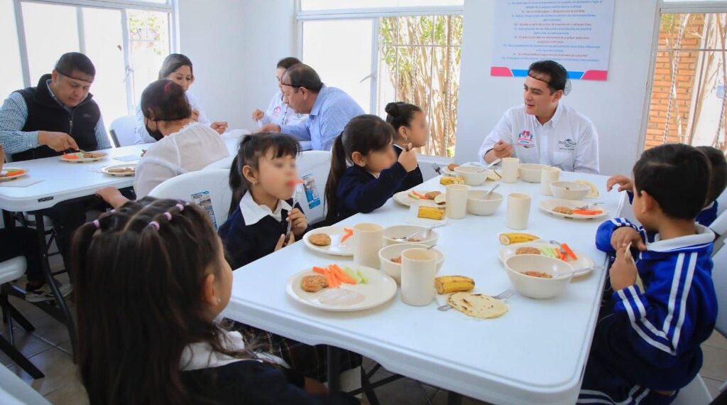 Más sueños por cumplirse en Durango con una niñez bien alimentada: Toño Ochoa