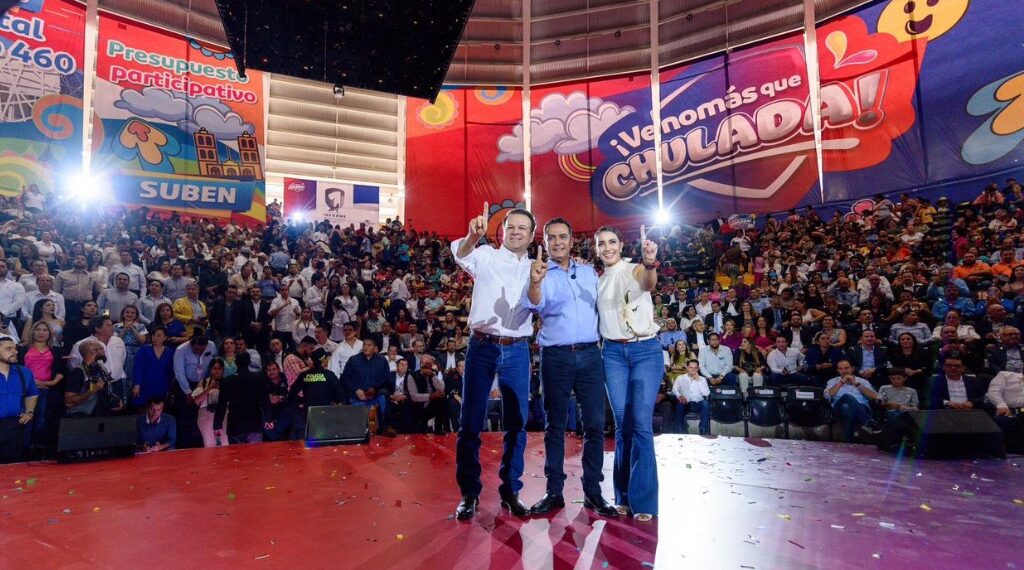 Mejores condiciones y más obras para municipios; acompaña Esteban a los alcaldes en su primer informe