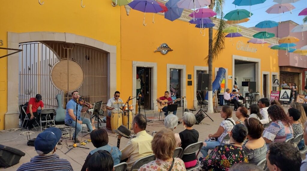 Decenas de duranguenses disfrutaron del arte y la cultura en el Centro Histórico