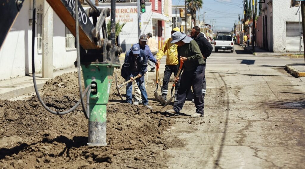 Intensifica Toño Ochoa rehabilitación y bacheo de calles tras las recientes lluvias