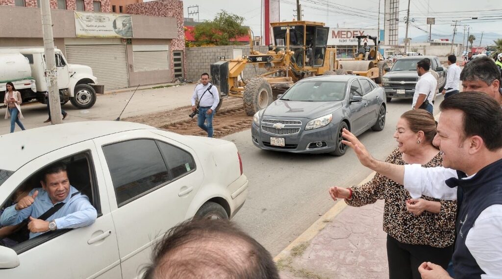 Juntos Esteban y Lety reconstruyen bulevares y calles en Gómez Palacio