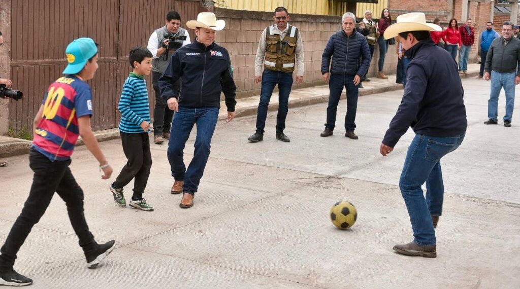 Con nuevas vialidades, caminos rurales y un mejor CREE, reconstruye Esteban Pueblo Nuevo