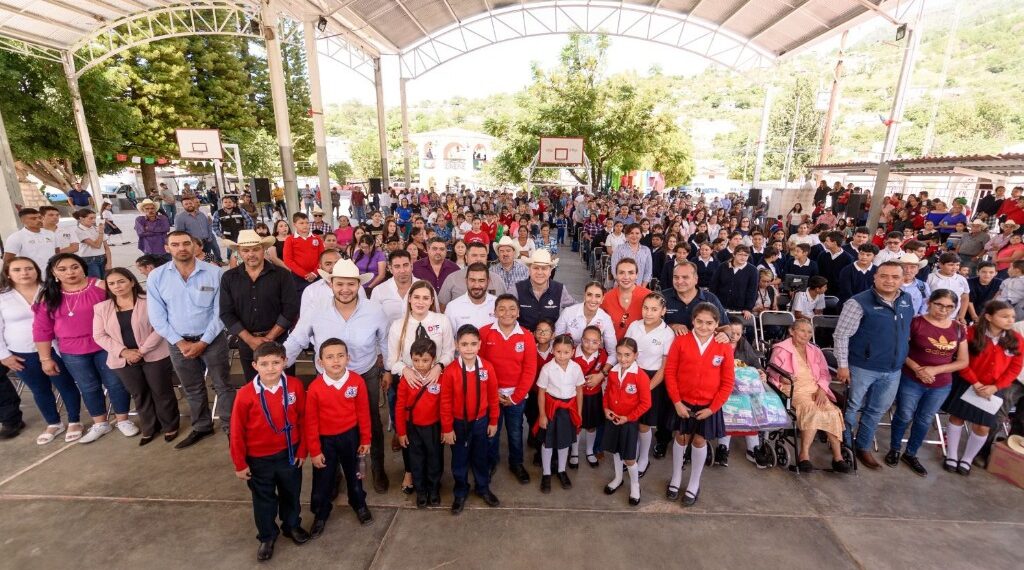 Hasta las Quebradas llevan Marisol y Esteban obras y acciones con valor para las familias de Otáez