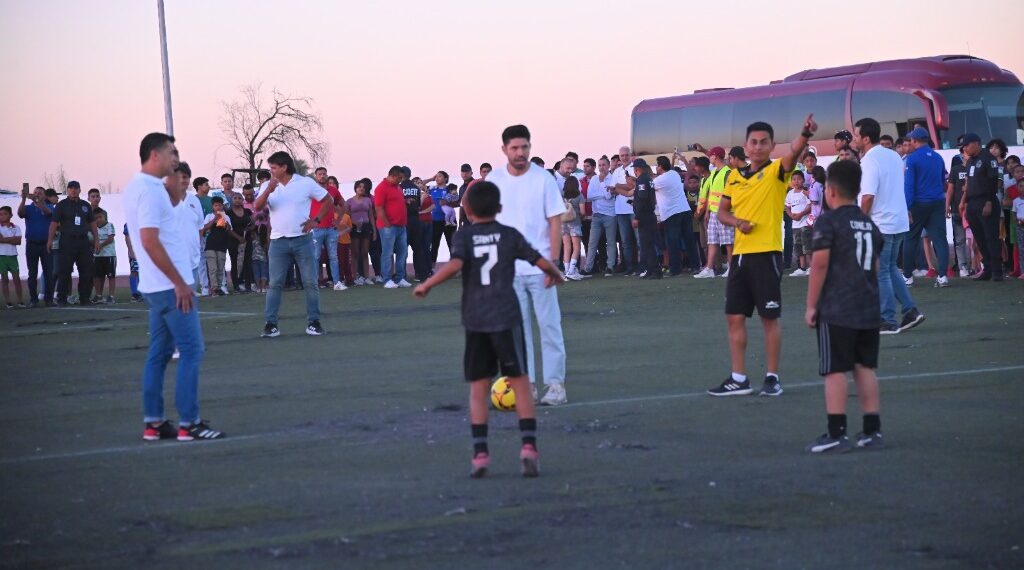 Ayuntamiento de Gómez Palacio y Fundación Chilchota, llevan a las Leyendas del Santos a convivir con más de 2 mil niños gomezpalatinos