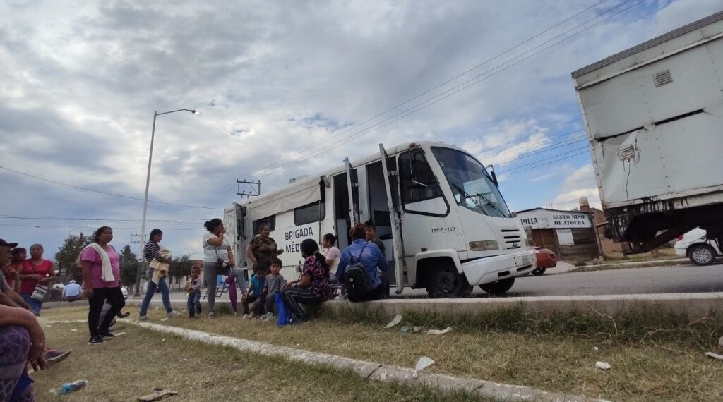 Hacemos frente al frío con brigadas médicas, por la salud de la gran familia: Toño Ochoa
