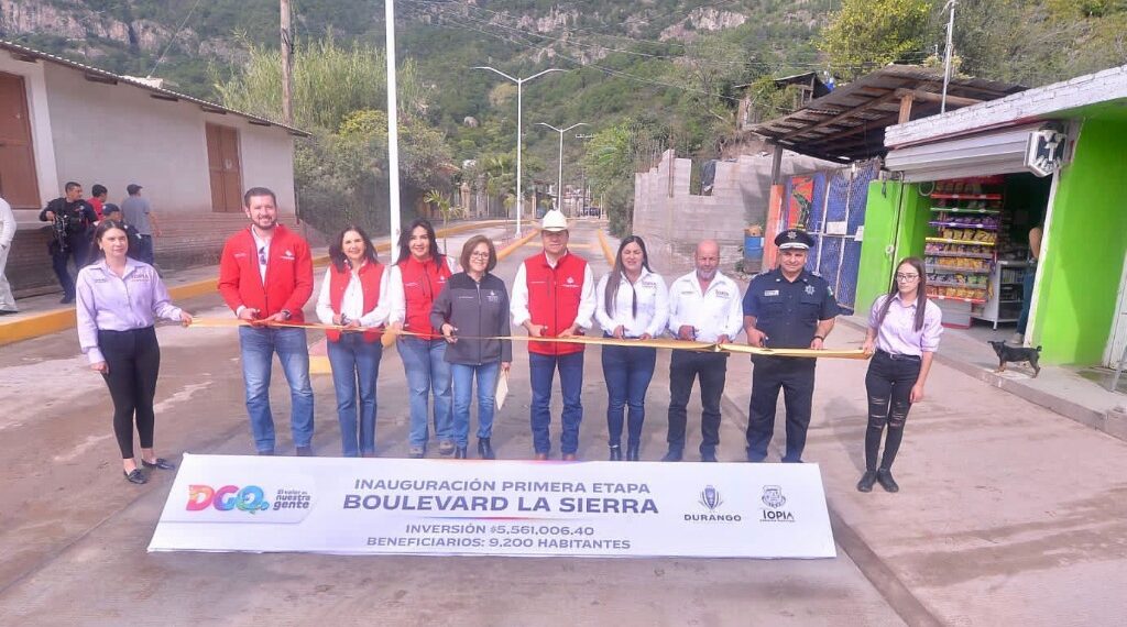 “A medias nada” les asegura Esteban a habitantes de Topia al llevarles diversas obras