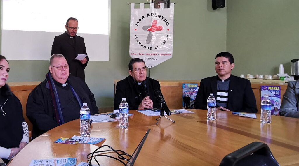 Ciudadanos se pelean por la política, pero dirigentes negocian entre ellos: Arzobispo