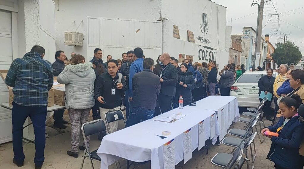 Dependencias de gobierno, sí prestan servicios.