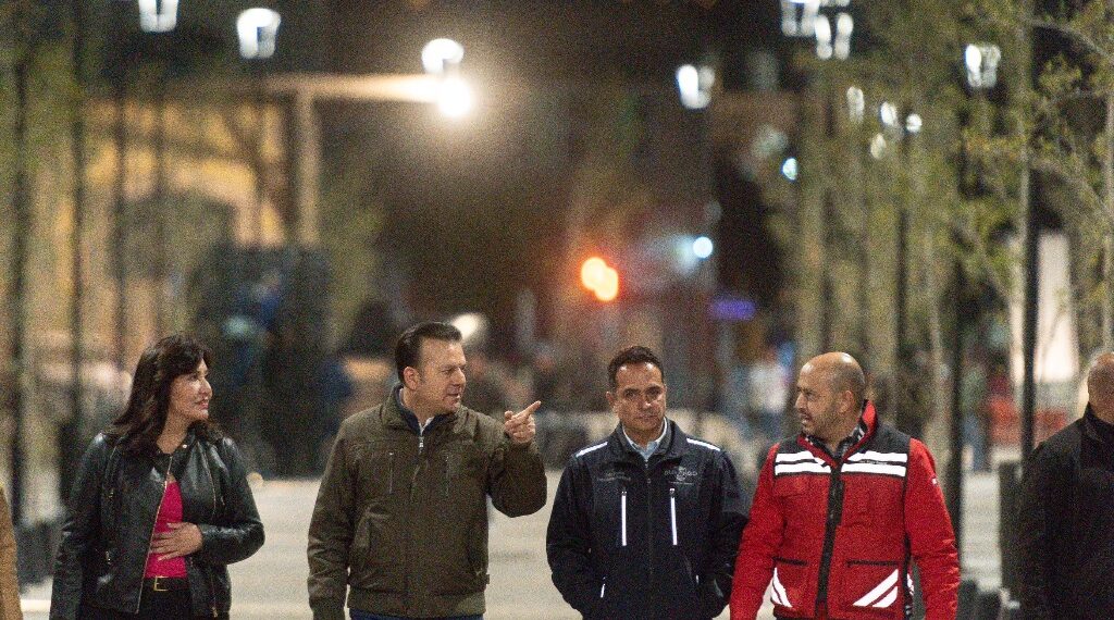 Siguen Esteban y Toño reconstruyendo la capital; inauguran nuevo alumbrado de principales avenidas