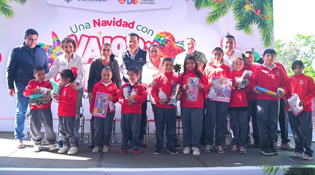 Alcaldesa Leticia Herrera Ale agradece al gobernador Esteban Villegas Villarreal y a la presidenta honoraria del DIF Estatal, licenciada Marisol Rosso Rivera, la entrega de juguetes y bolos para los niños de Gómez Palacio.