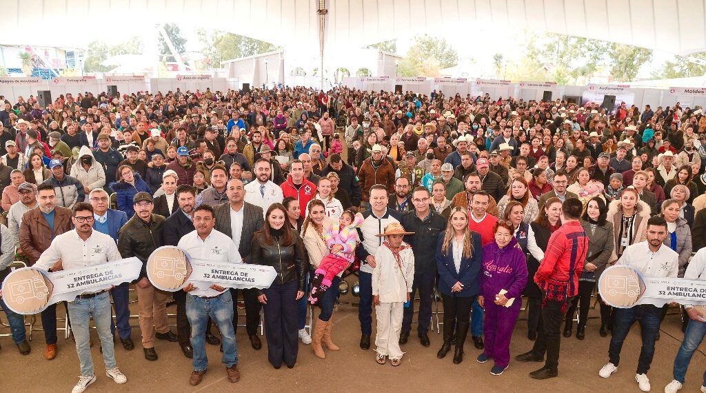 Histórico apoyo del Gobierno de Esteban a la salud de los duranguenses con 32 ambulancias y aparatos funcionales