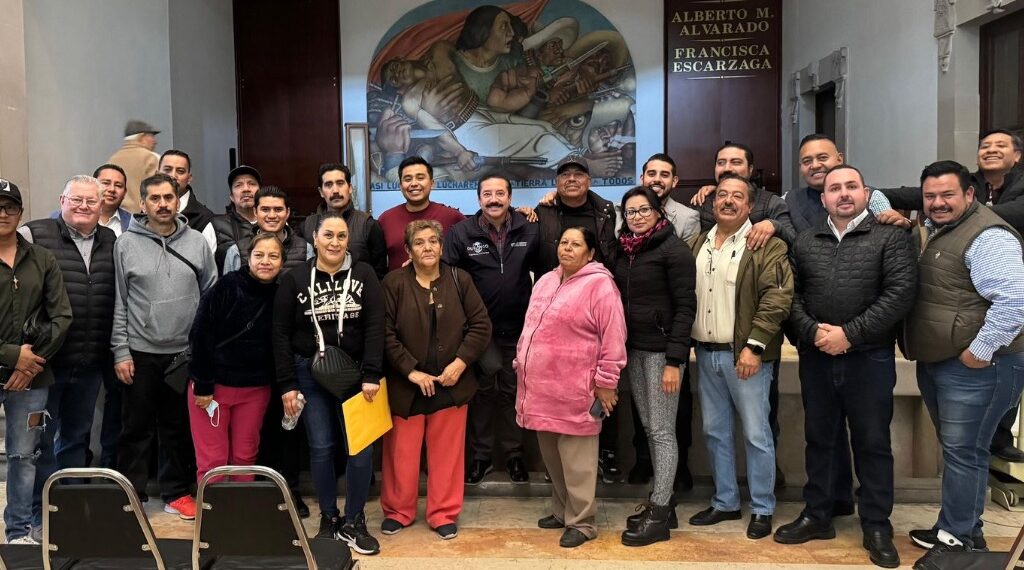 Vamos en equipo por mejores condiciones para comerciantes del excuartel: Toño Ochoa