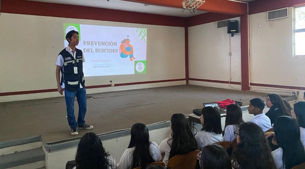 Brindan pláticas a jóvenes para su sano desarrollo