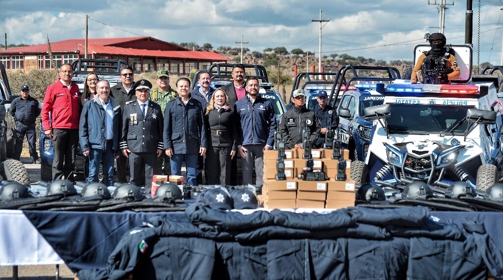 Equipamiento histórico a instituciones de seguridad; Esteban entrega patrullas, raizers blindados, motos, radios, uniformes, armas y más