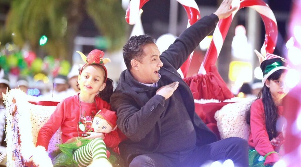 ¡Magia y fantasía de todo el mundo en nuestro desfile navideño!: familias