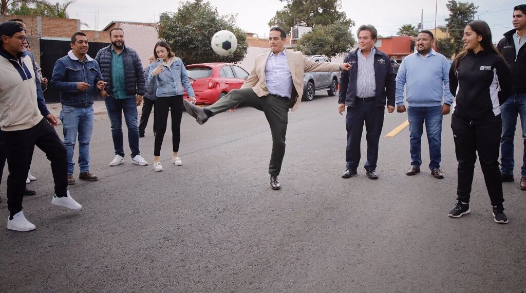Golazo de Toño Ochoa con otra calle pavimentada