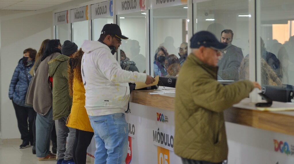 Inician duranguenses con pago de refrendo; reflejo de la confianza en el Gobierno de Esteban