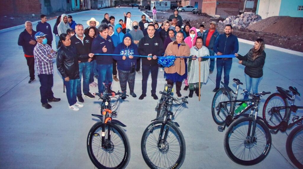 Termina la espera de muchas familias gracias a la pavimentación de calles de Toño Ochoa