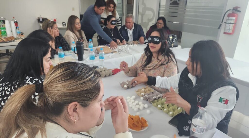Capacitan al personal del DIF Gómez Palacio en el sistema Braille