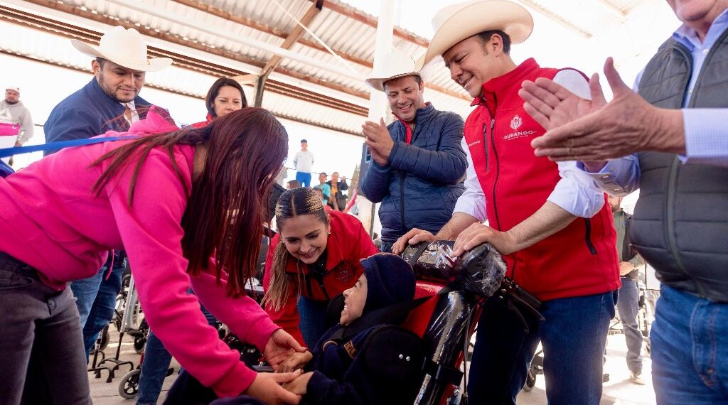 Esteban sigue cumpliendo con Santiago Papasquiaro; entrega obras y acciones por más de 60 mdp