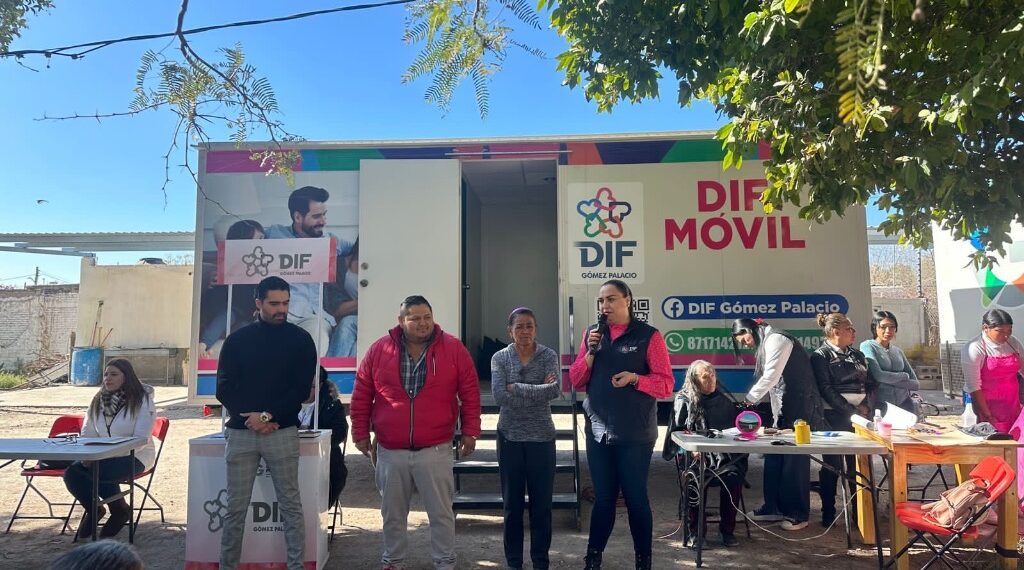 Acuden a El Cariño, unidad móvil del DIF y Salud Municipal