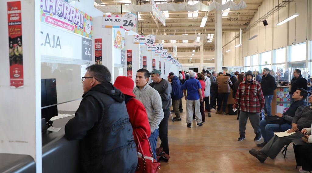 Impulsa Toño Ochoa la economía de la gran familia con apoyos en predial