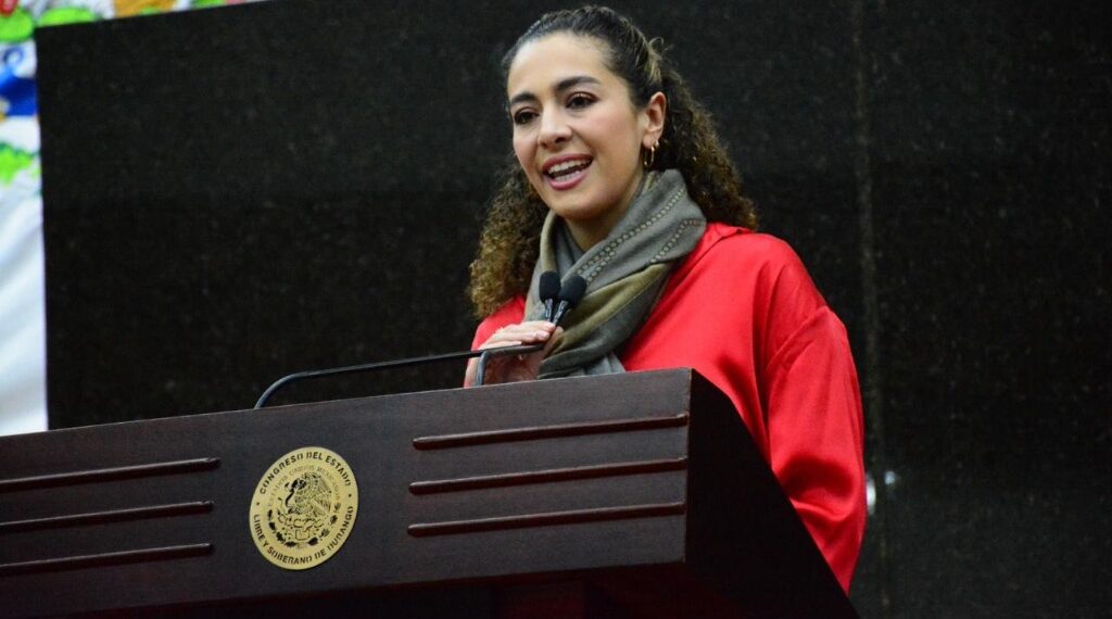 Escrituración social beneficia a las familias: Gaby Hernández