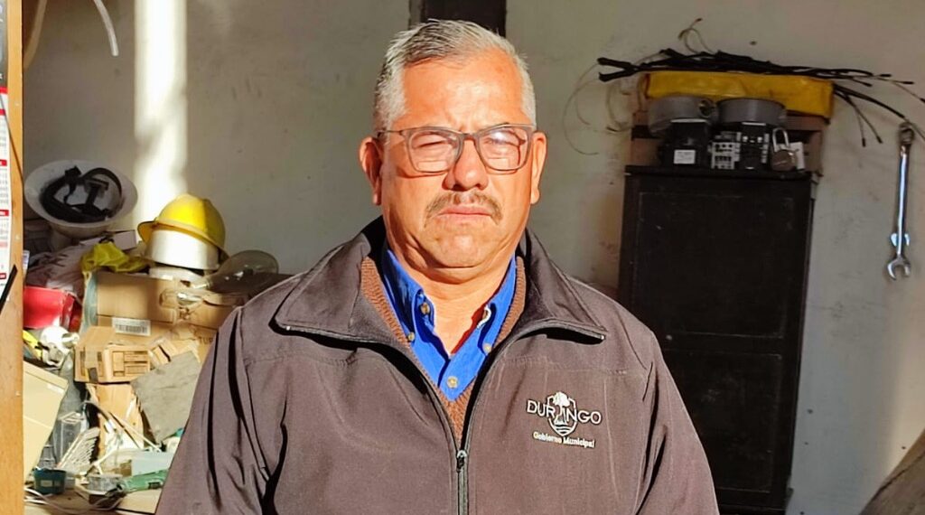 Es don Ignacio, uno de los duranguenses que ilumina y enchula a Durango