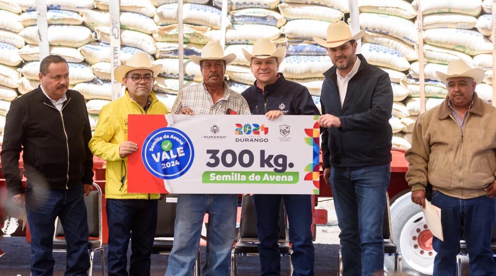 Guadalupe Victoria está destinado a crecer; lleva Esteban semilla de avena y bordos de abrevadero a productores para enfrentar la sequía