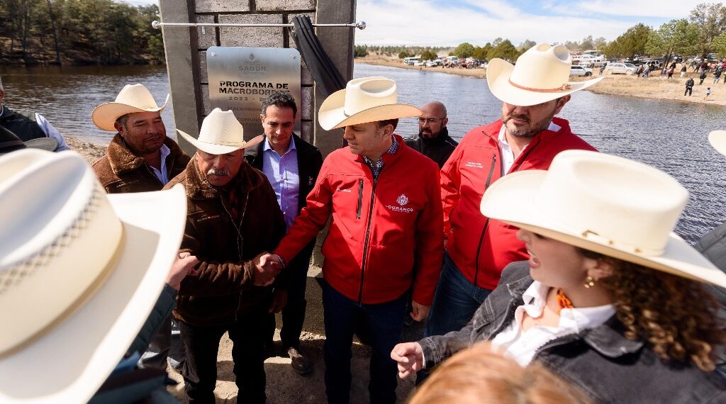 Esteban es un líder que gestiona y toca puertas para rescatar el campo duranguense: alcaldes