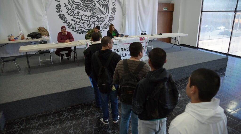 Por finalizar el plazo para entregar documentos de liberación de la media cartilla militar