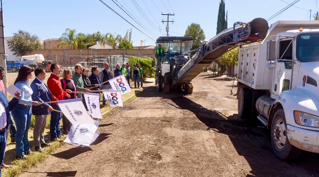 Con asfalto donado por PEMEX y recurso del REPUVE, arranca Gobernador Esteban rehabilitación de calles en la capital y municipios