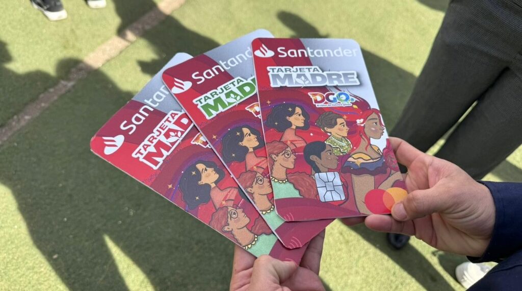 Cumple Esteban con las mujeres de Durango; presenta la Tarjeta Madre