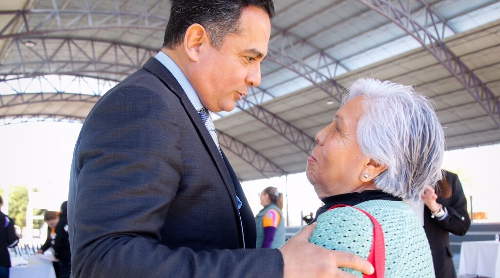 Nuestro compromiso es con la paz y los sueños de mujeres y niñas duranguenses: Toño Ochoa