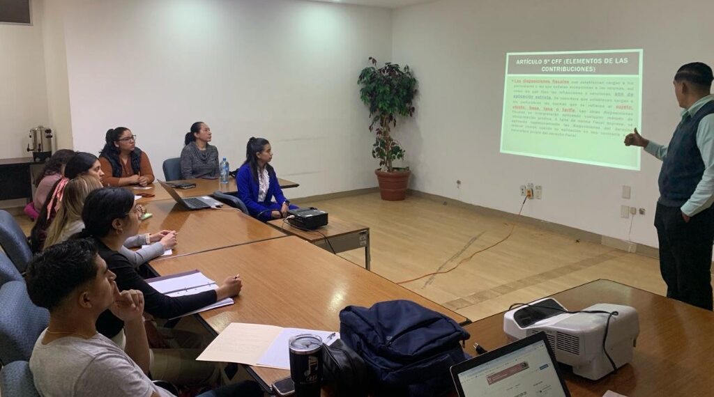 Capacitan a emprendedores en el tema de “Regímenes fiscales para personas físicas”