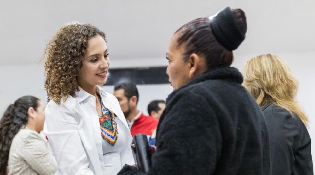 Se compromete Gaby Hernández a  impulsar mejores oportunidades para profesionistas.