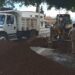 Rápida acción del personal de agua potable evita un mayor desperdicio de agua tras ruptura de la línea.