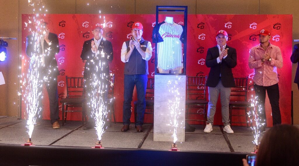 Presentan nueva franquicia de béisbol.
