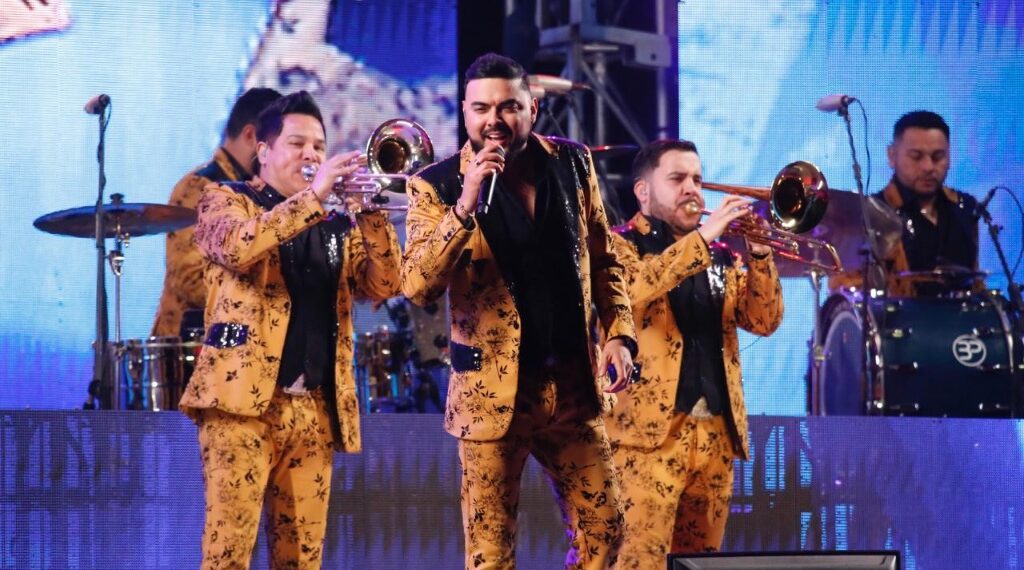 Vive Durango una noche inolvidable con la espectacular Banda El Recodo en el FRC