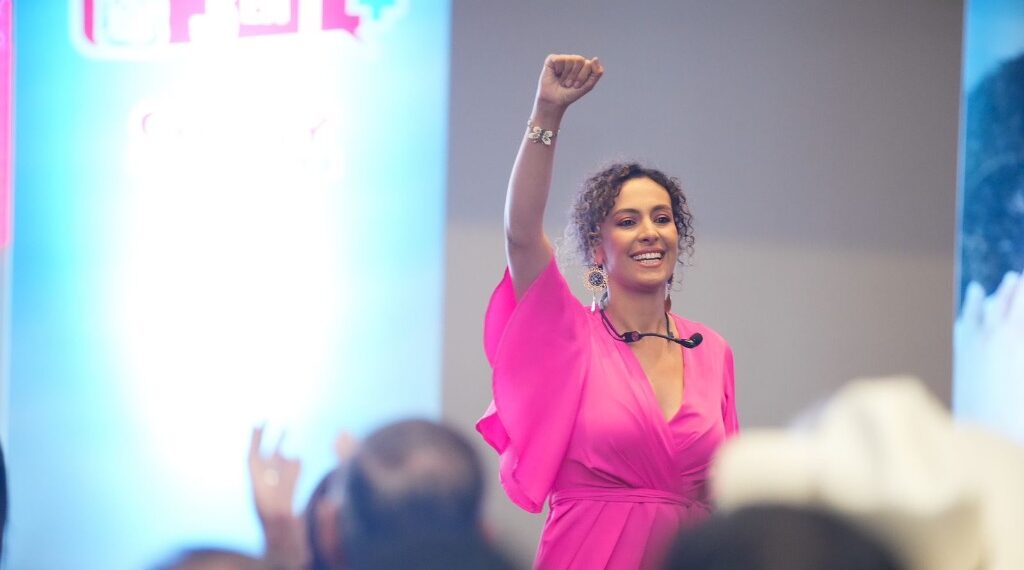 Presenta Gaby Hernández su estrategia «senadora 3 en 1”