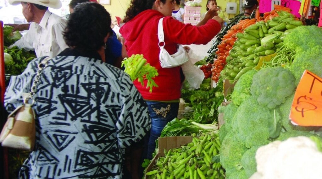 Comerciantes detectan aumento del 15 por ciento a la canasta básica en solo una semana