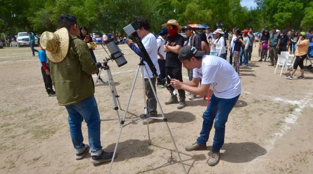 Nazas deslumbró a miles con el Eclipse Solar Total