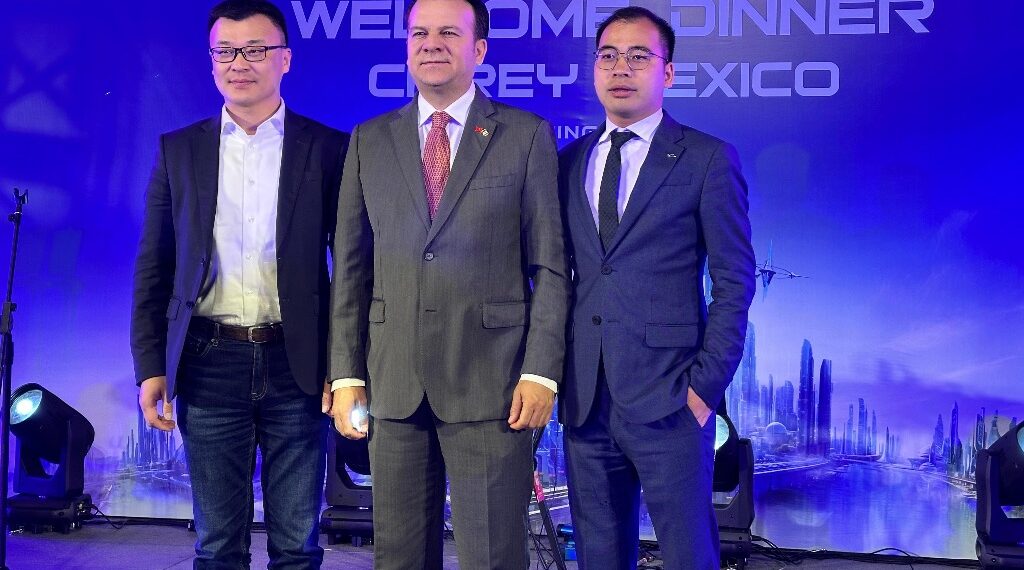 Gobernador Esteban inicia intensa gira en Beijín, China, en reuniones con empresarios del ramo automotriz y participación en el International Automotive Exhibition (Auto show 2024)